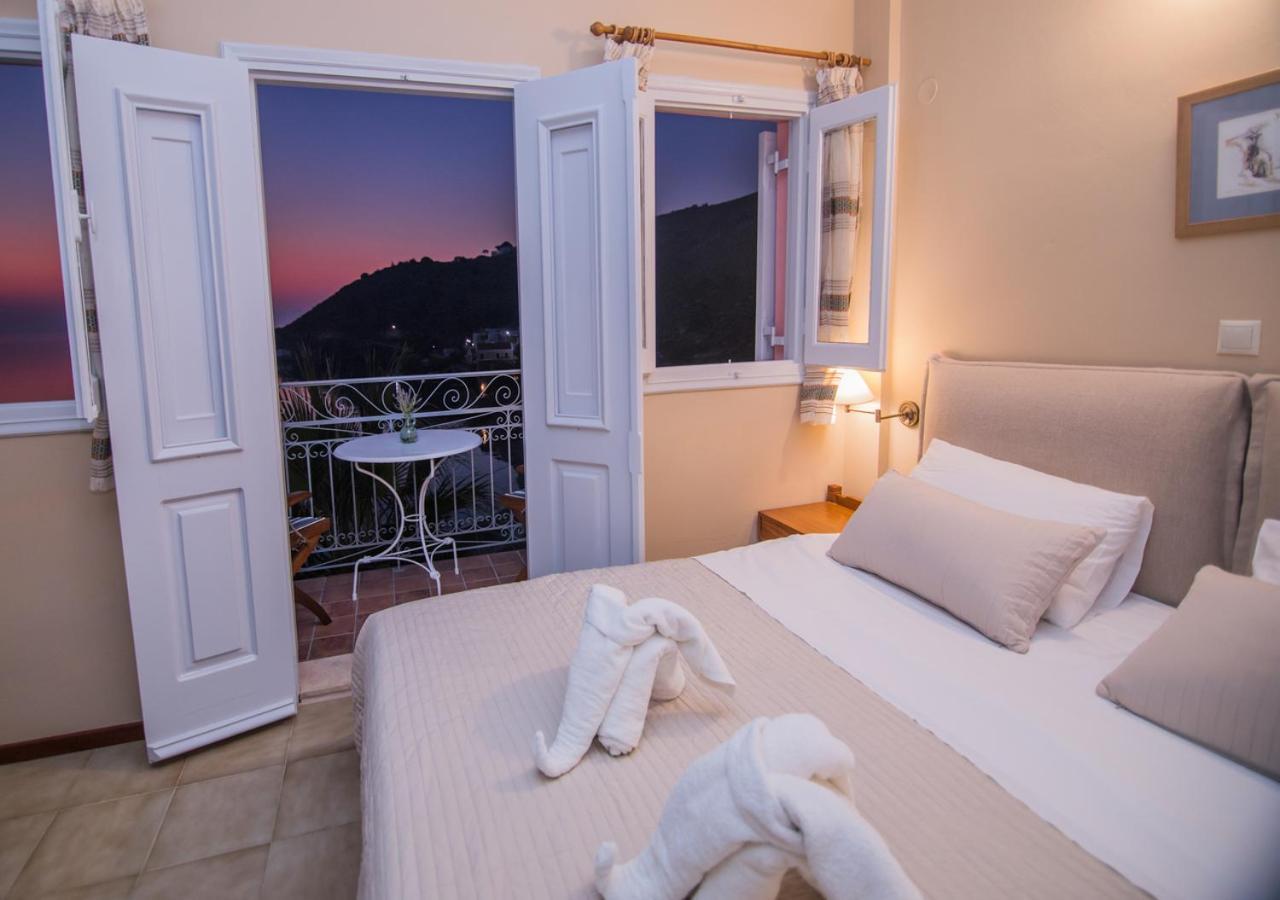 Niriides Hotel Apartments Sými Luaran gambar