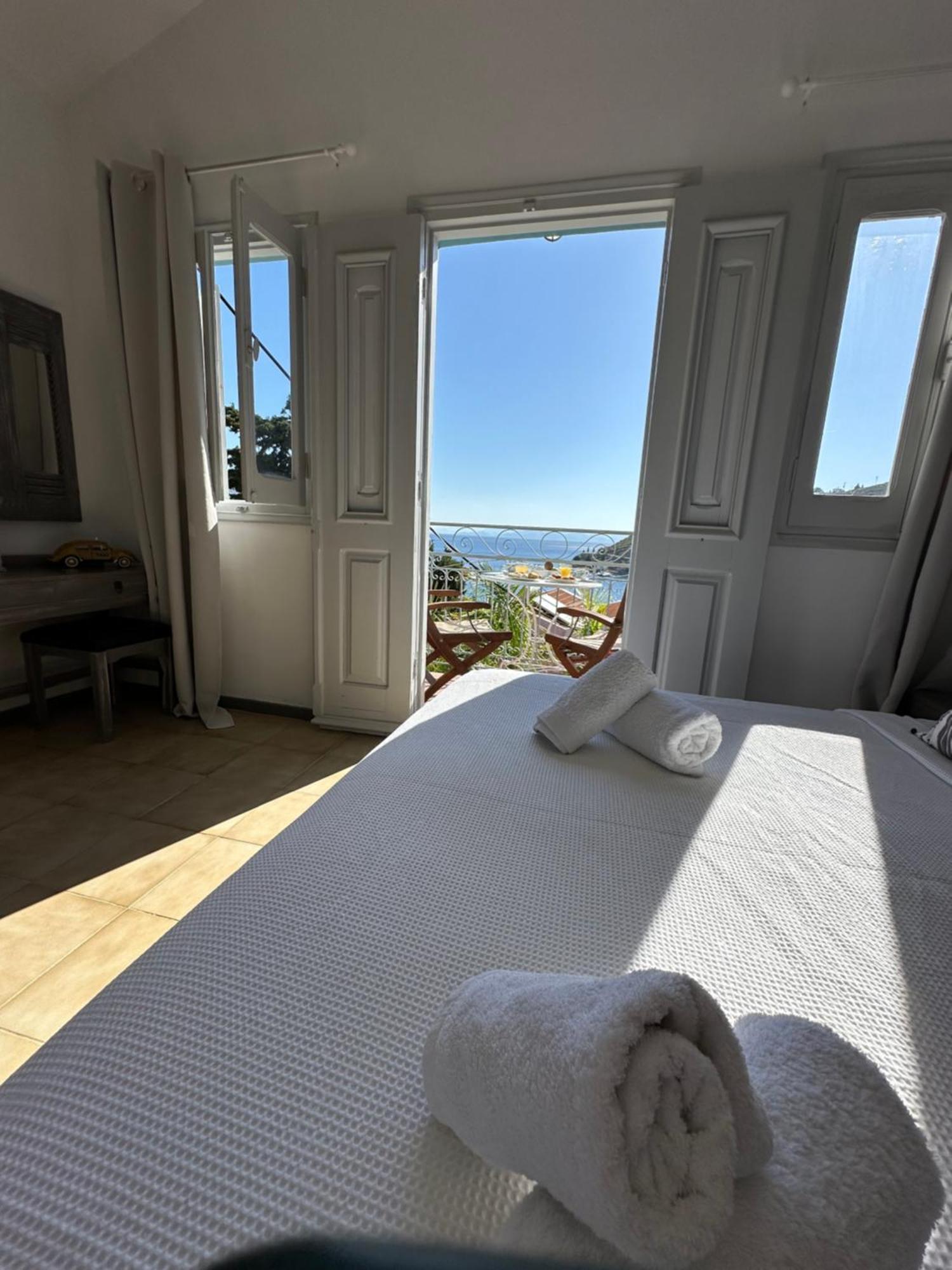Niriides Hotel Apartments Sými Luaran gambar