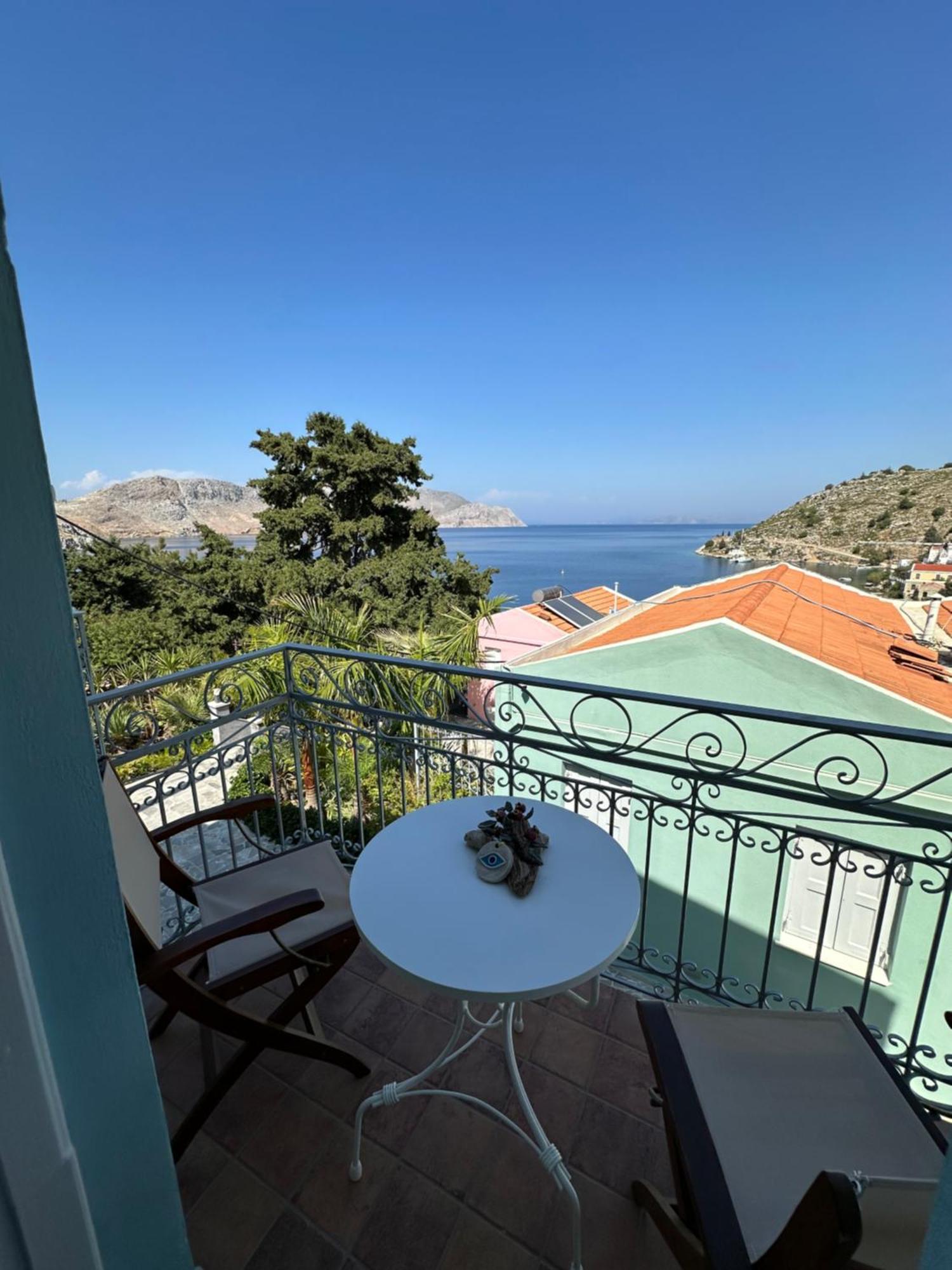 Niriides Hotel Apartments Sými Luaran gambar