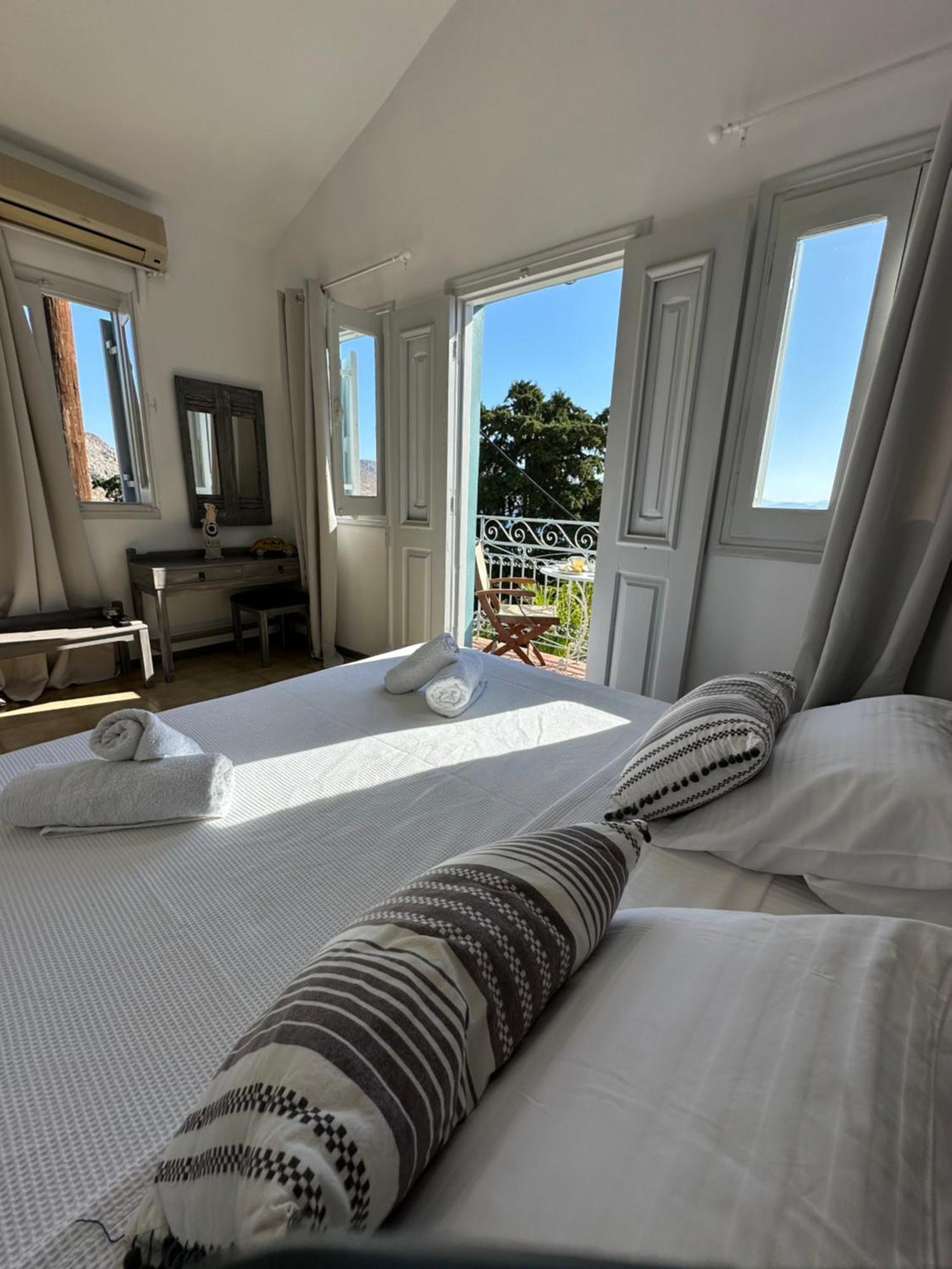 Niriides Hotel Apartments Sými Luaran gambar