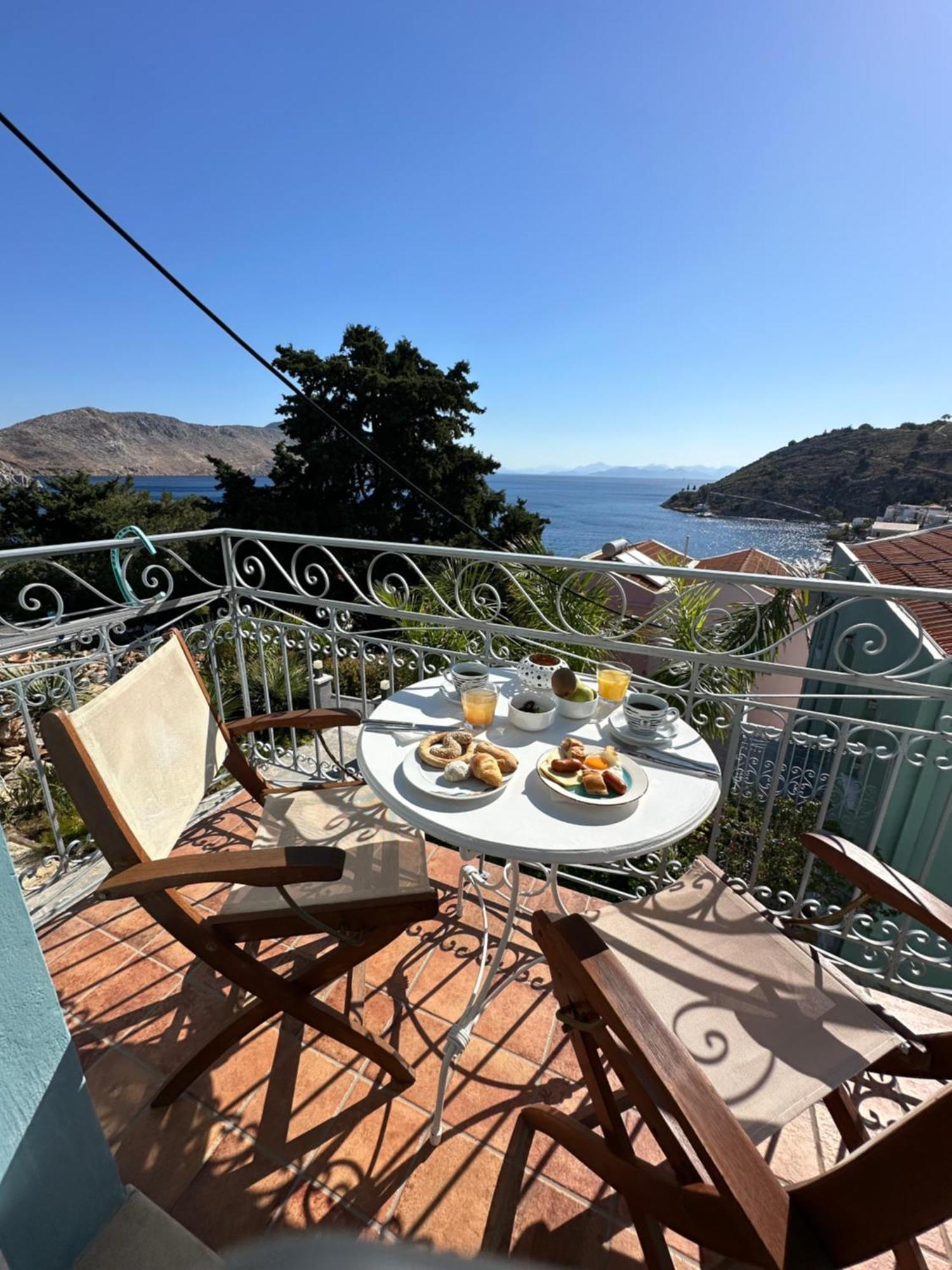Niriides Hotel Apartments Sými Luaran gambar