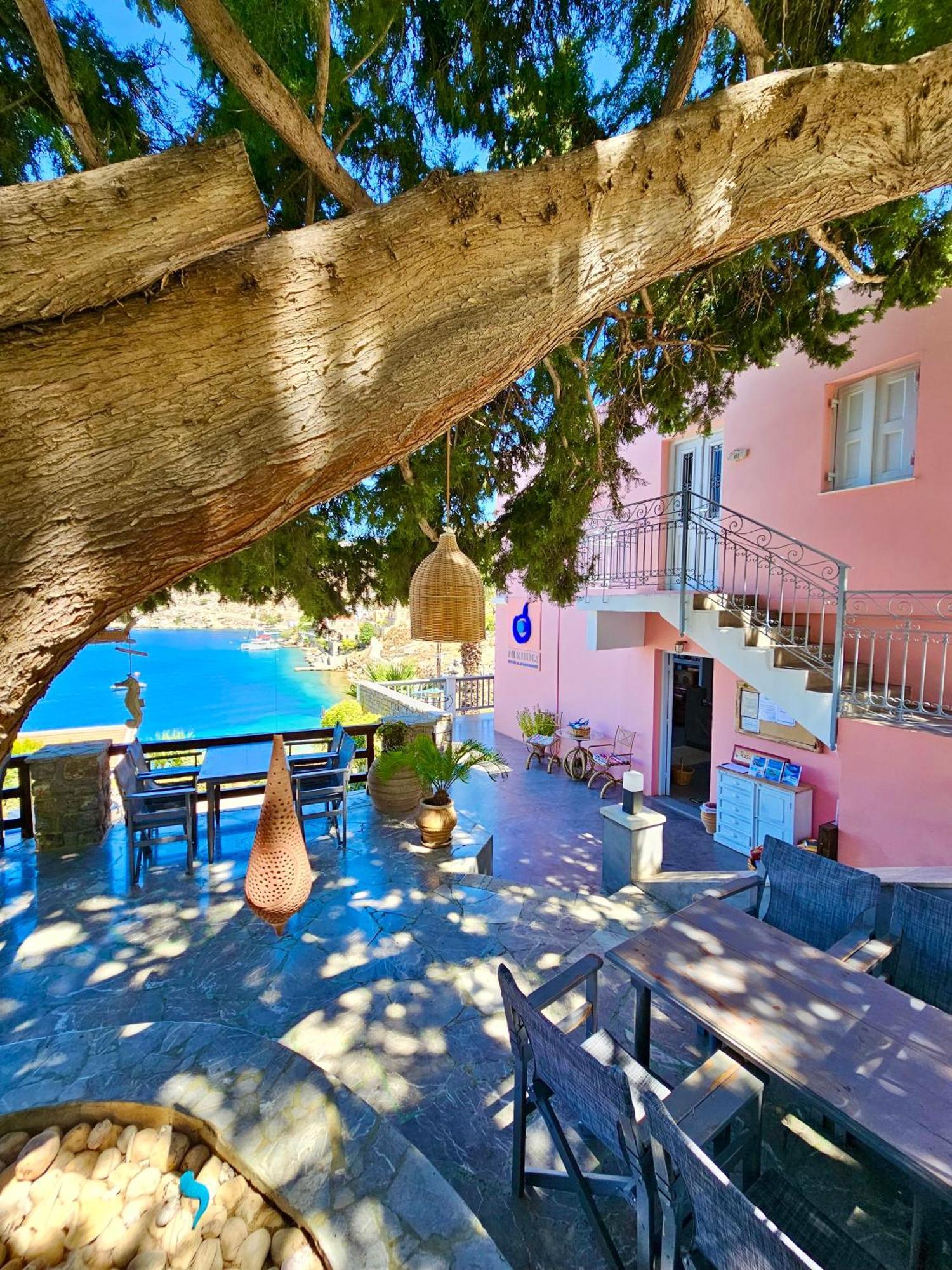 Niriides Hotel Apartments Sými Luaran gambar