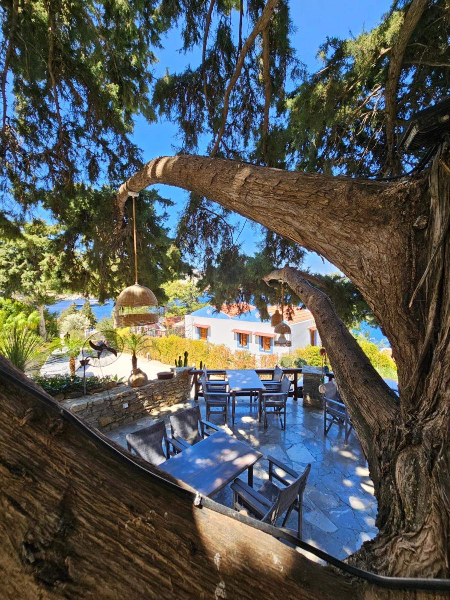 Niriides Hotel Apartments Sými Luaran gambar